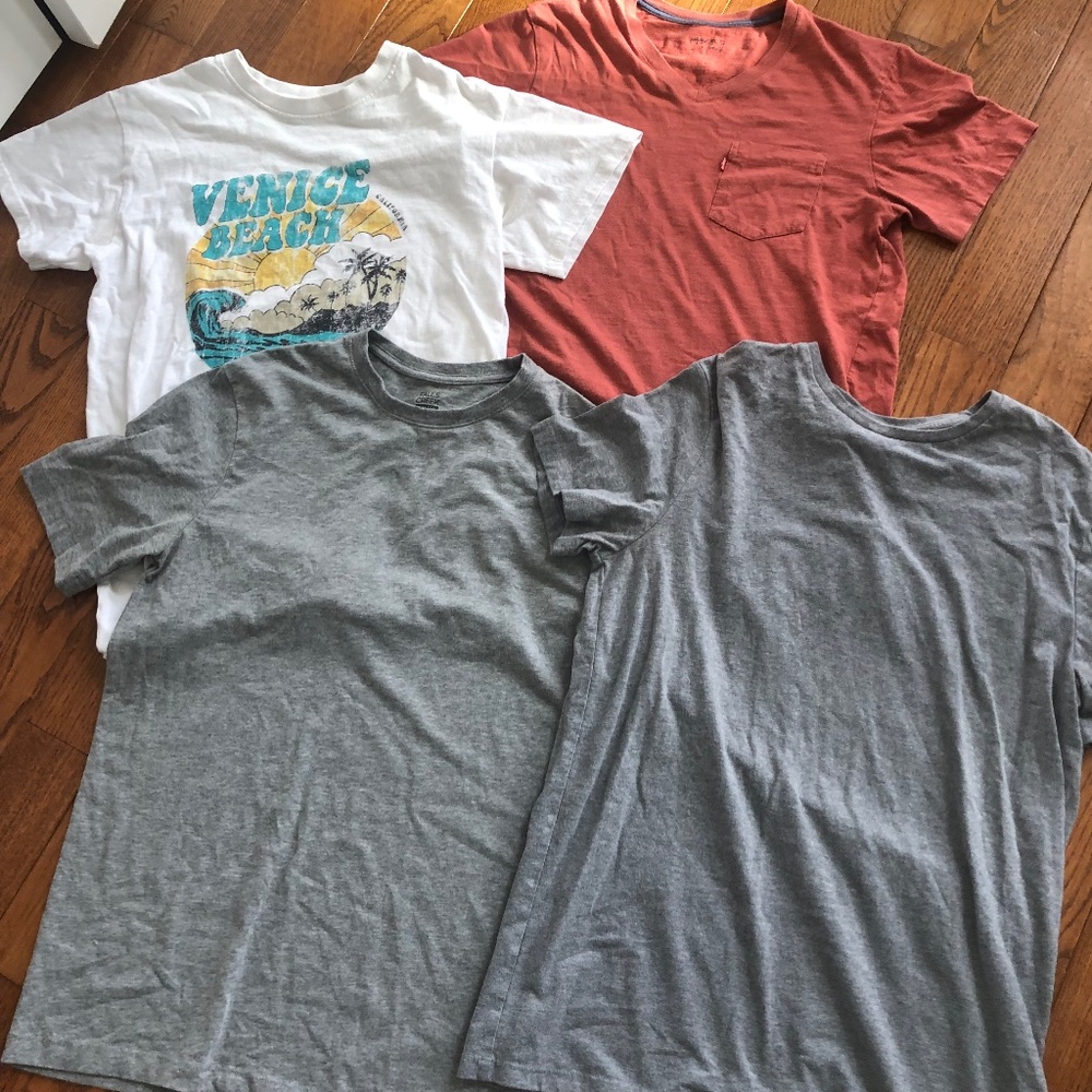 *final reduction *  T-shirts Bundle of 4